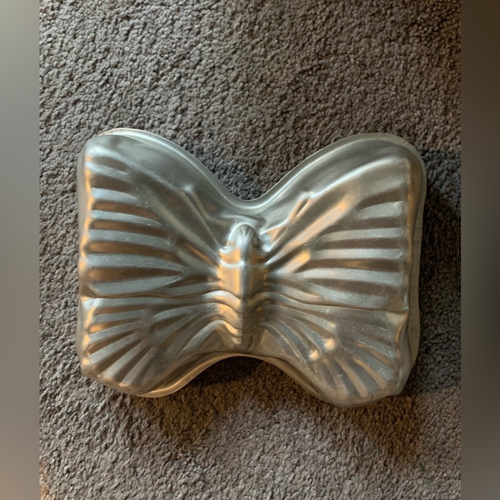 Butterfly Cake Pan. Vintage.  No makers mark. Good used condition. Unusual.